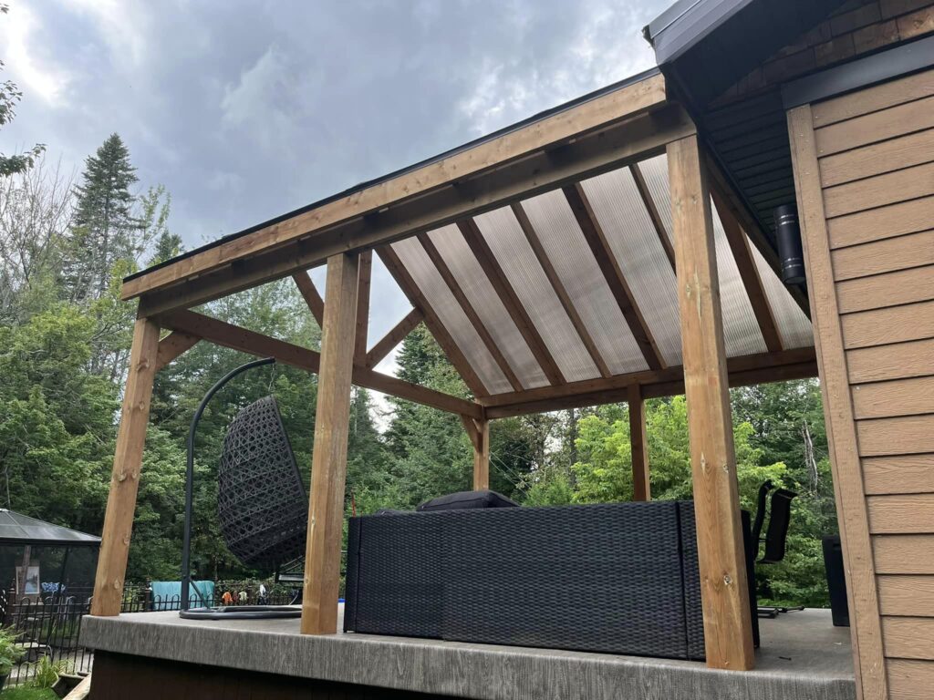 Toit en polycarbonate commercial avec système poli - lock